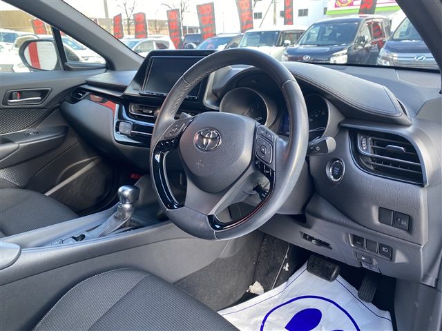Toyota C-HR 2017-05 2871-14