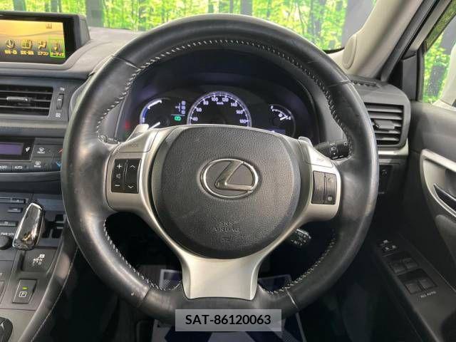 Lexus CT 2011-06 256913-11