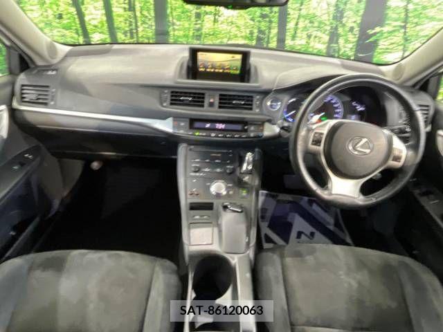 Lexus CT 2011-06 256913-1