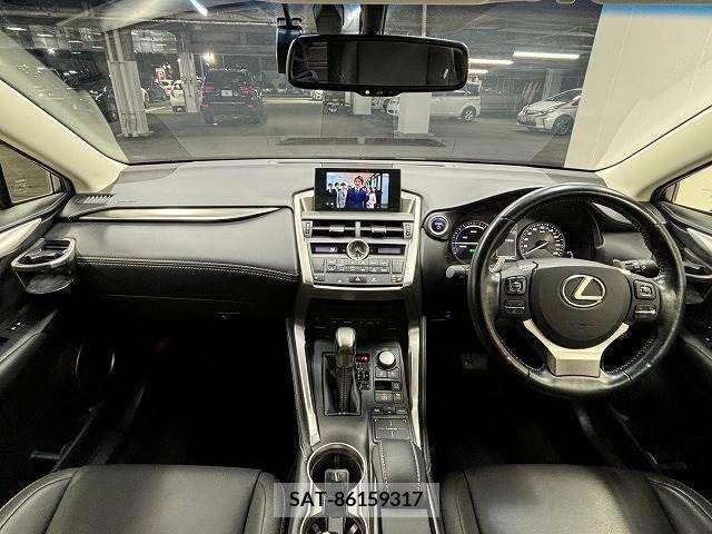 Lexus NX 2016-02 300543-1