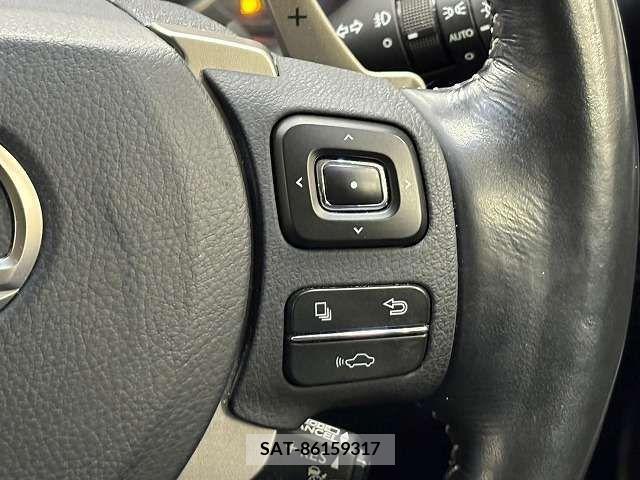 Lexus NX 2016-02 300543-7
