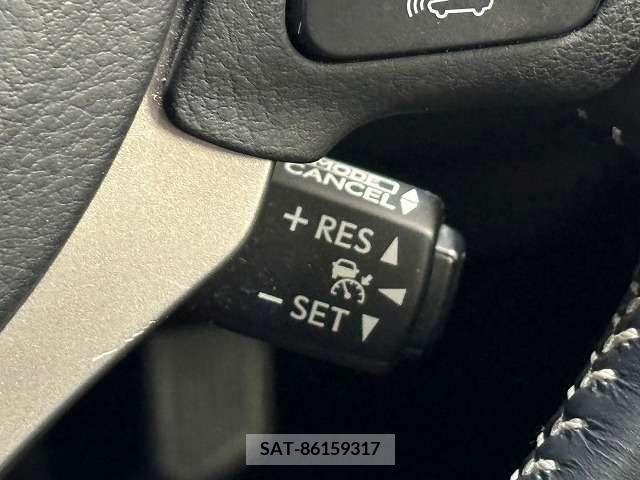 Lexus NX 2016-02 300543-6
