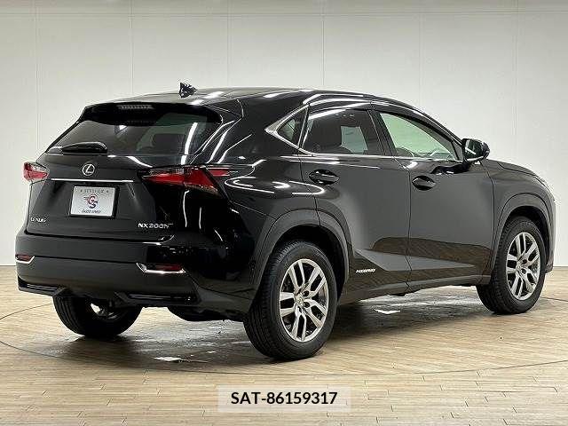 Lexus NX 2016-02 300543-15