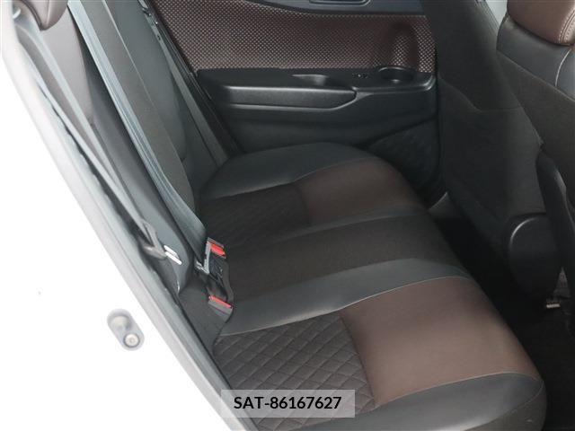 Toyota C-HR 2018-10 294908-13