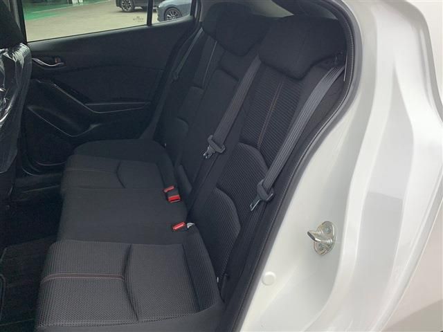 Mazda AXELA SPORT 2018-02 1360-3