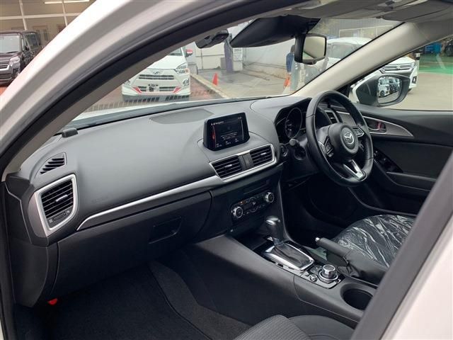 Mazda AXELA SPORT 2018-02 1360-17