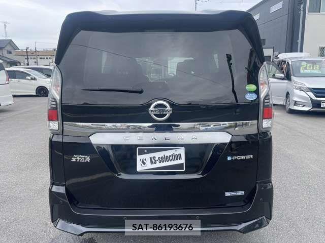 Nissan SERENA 2018-03 330704-3