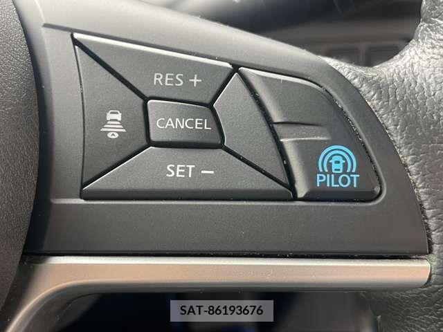 Nissan SERENA 2018-03 330704-11