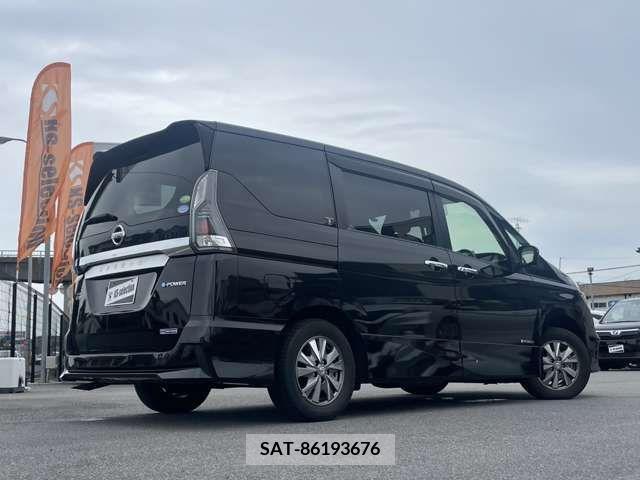 Nissan SERENA 2018-03 330704-1