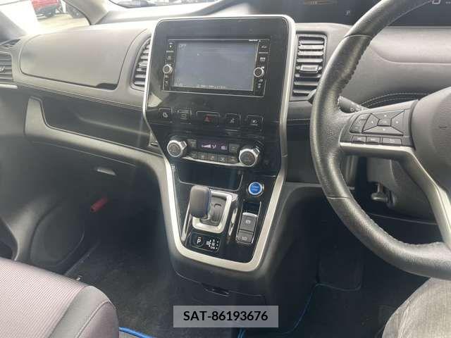 Nissan SERENA 2018-03 330704-8