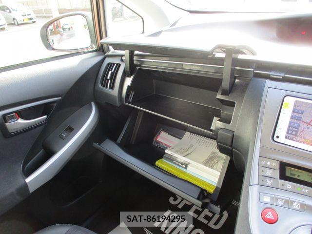 Toyota PRIUS 2011-12 201531-13