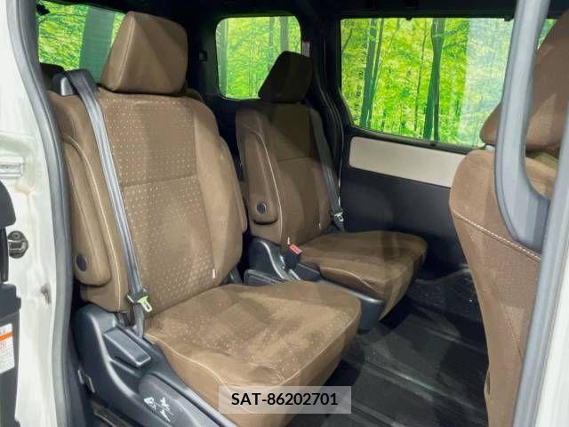 Toyota NOAH 2018-05 321711-9