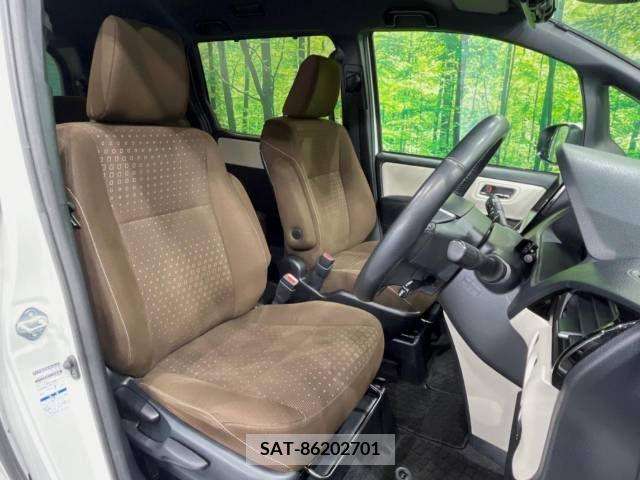 Toyota NOAH 2018-05 321711-8