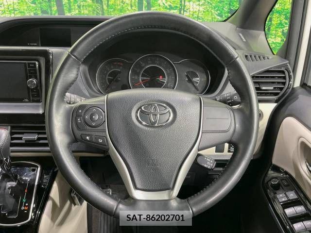 Toyota NOAH 2018-05 321711-12