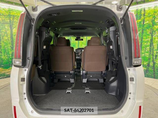 Toyota NOAH 2018-05 321711-11