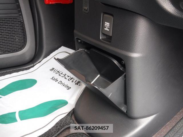 Honda N BOX CUSTOM 2019-04 213557-19