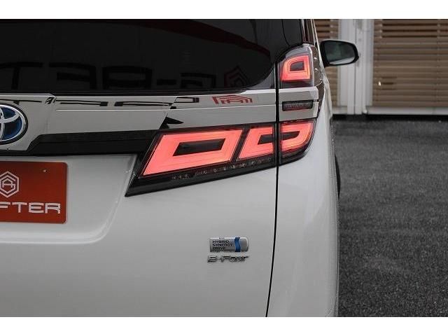 Toyota VELLFIRE 2018-01 183185-11