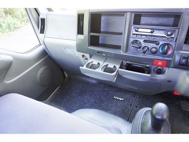 Mazda TITAN 2011-05 196219-26