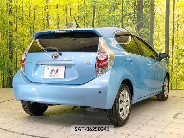 Toyota AQUA 2012-03 313921-17