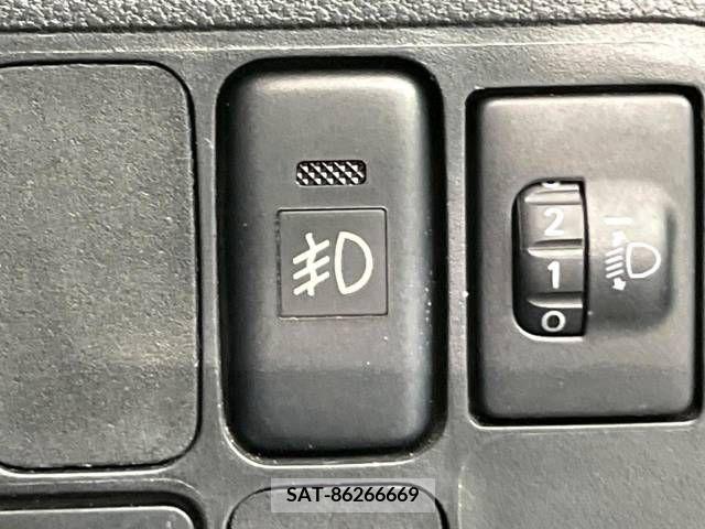 Daihatsu ESSE 2011-06 379612-4