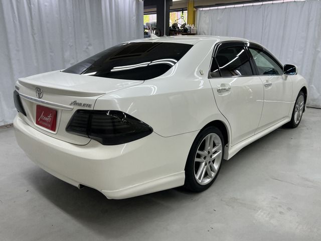 Toyota CROWN SEDAN 2010-08 8604-4
