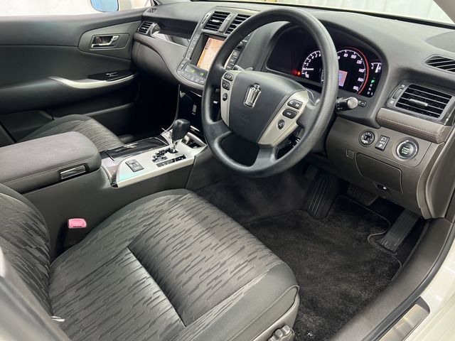Toyota CROWN SEDAN 2010-08 8604-7