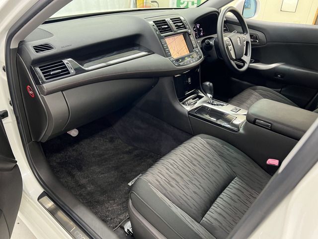 Toyota CROWN SEDAN 2010-08 8604-11