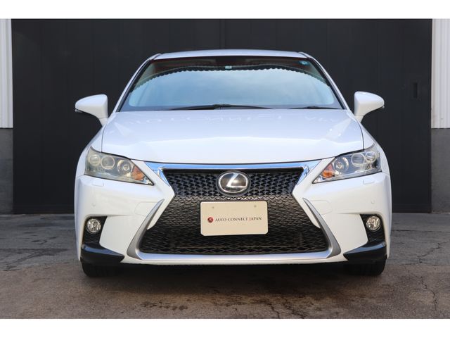 Lexus CT 2011-07 822-4