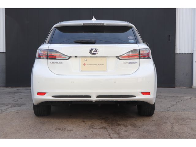 Lexus CT 2011-07 822-6