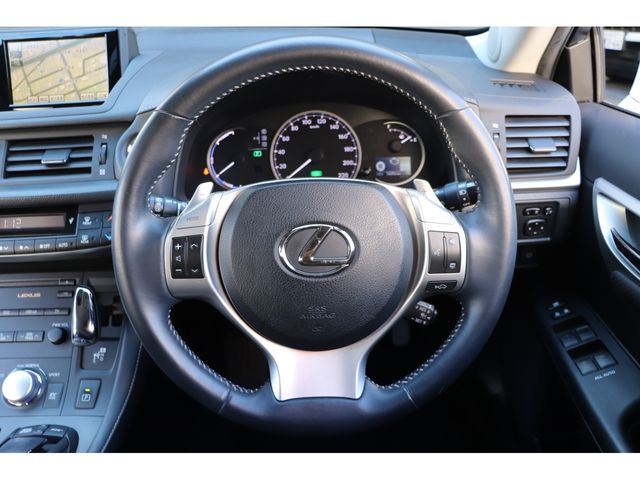 Lexus CT 2011-07 822-9