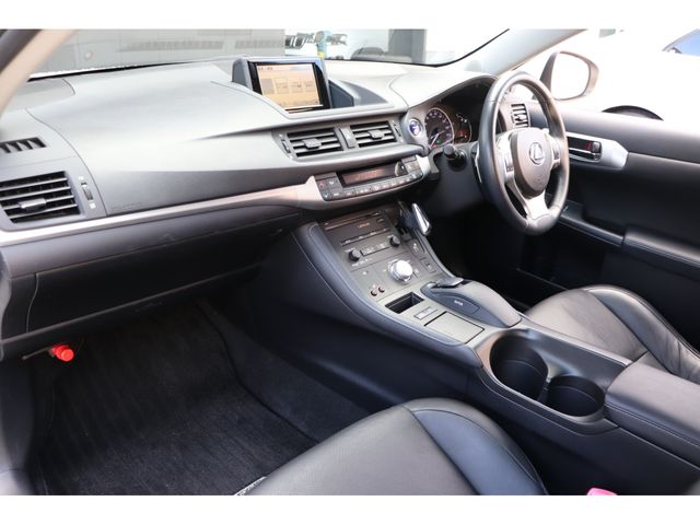Lexus CT 2011-07 822-17