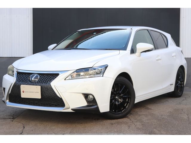 Lexus CT 2011-07 822-3