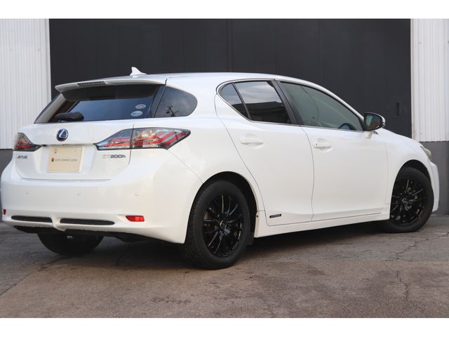 Lexus CT 2011-07 822-5