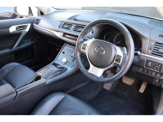 Lexus CT 2011-07 822-7