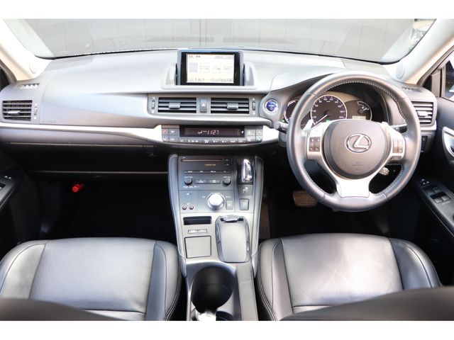 Lexus CT 2011-07 822-21