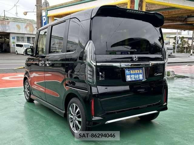 Honda N BOX CUSTOM 2023-02 209143-1
