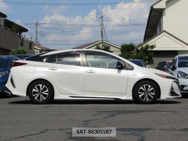 Toyota PRIUS PHV 2020-04 322625-3
