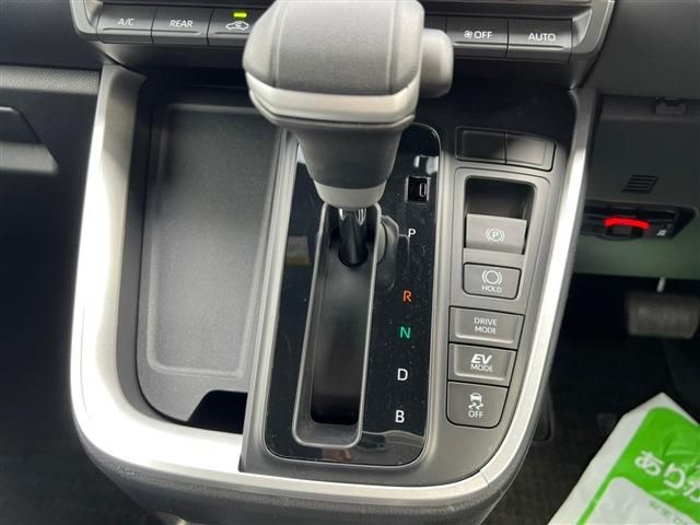 Toyota VOXY HYBRID 2022-05 196317-18