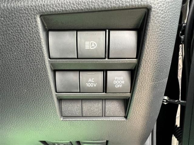 Toyota VOXY HYBRID 2022-05 196317-21