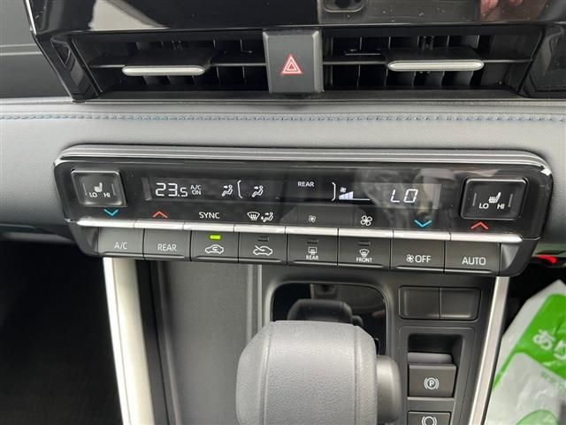 Toyota VOXY HYBRID 2022-05 196317-17