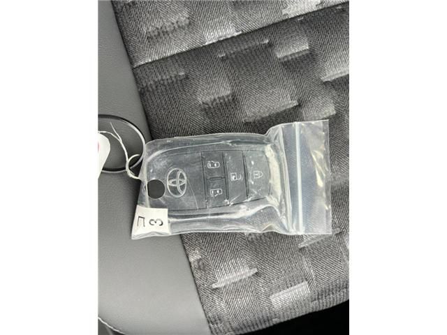 Toyota VOXY HYBRID 2022-05 196317-24