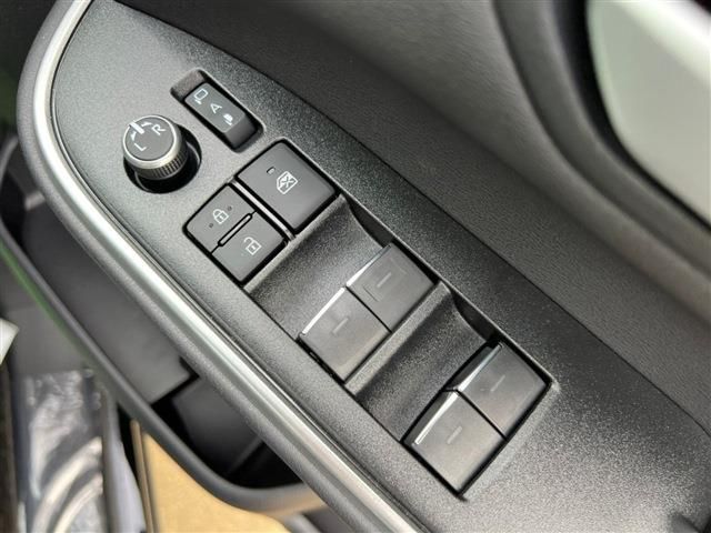 Toyota VOXY HYBRID 2022-05 196317-20