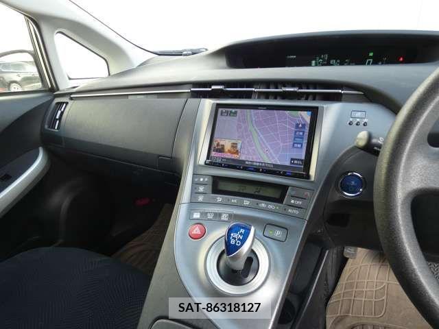 Toyota PRIUS 2012-10 322033-11