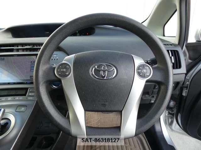 Toyota PRIUS 2012-10 322033-10