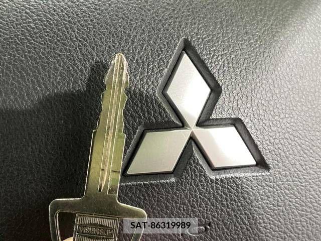 Mitsubishi MIRAGE 2012-11 277741-7