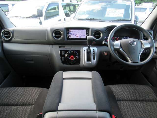 Nissan NV350 Caravan 2018-02 194349-8