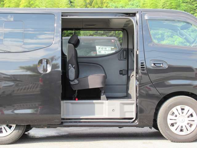 Nissan NV350 Caravan 2018-02 194349-5
