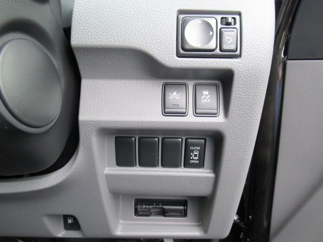 Nissan NV350 Caravan 2018-02 194349-13