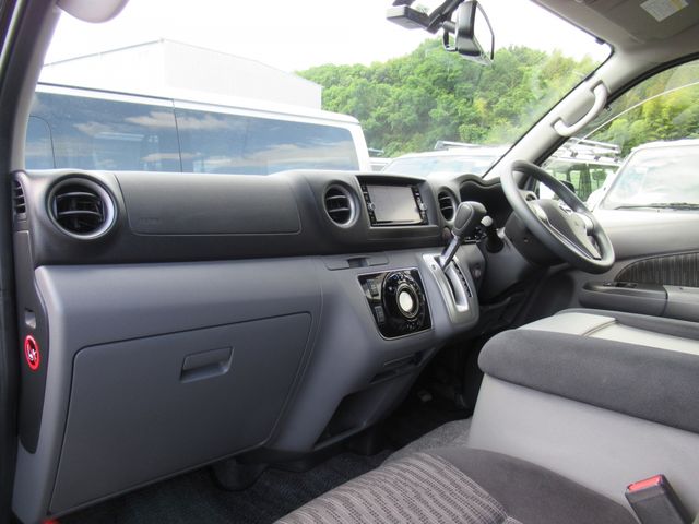 Nissan NV350 Caravan 2018-02 194349-20