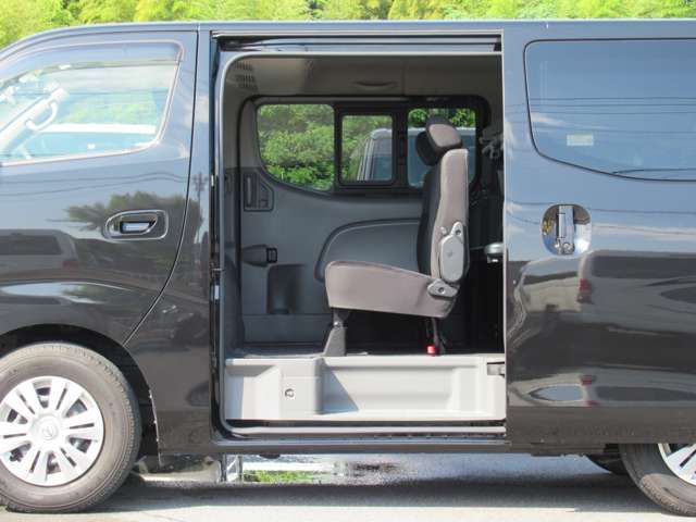 Nissan NV350 Caravan 2018-02 194349-4